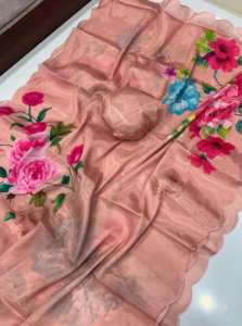 Sari en soie douce avec un magnifique imprimé floral, bordure contrastante en point de croix, blouse contrastante - Sans plis, idéal pour les fêtes - Product Image 2