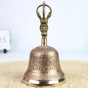 Campana de templo decorativa de latón con acabado dorado para templo, mandir y rituales espirituales. - Product Image 3
