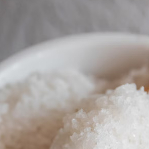 Cristales de Sal Marina Natural Gruesa Blanca para Uso Culinario, Condimento de Cocina y Aplicaciones Alimentarias - Product Image 3