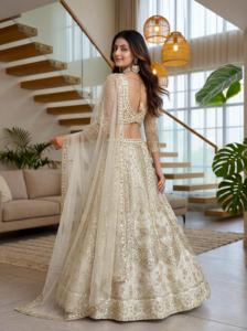 Magnifique ensemble Lehenga Choli indien traditionnel avec broderie papillon en sequins et motifs pour occasions spéciales pour femmes - Product Image 4