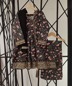 ชุดเดรสเด็กผู้หญิงปักลายไหม 3 ชิ้น คอลเลคชั่นวันอีด '26 - Product Image 3