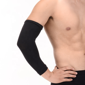 Manguito de compresión unisex negro refrescante con protección solar anti-UV para ciclismo y actividades al aire libre, material de elastano y poliéster. - Product Image 1