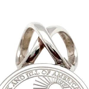 Pendentif Médaillon Rond Gravé en Argent avec Double Anneau de Suspension, Breloque de Collier Tendance en Métal Poli, Accessoire de Bijouterie Élégant - Product Image 2