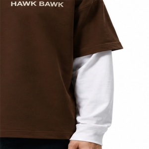 เสื้อยืดแขนยาวผู้ชายแบบสองชั้นทรงโอเวอร์ไซส์ สไตล์สตรีทแวร์ ทรงหลวม คอกลม ลำลอง แต่งขอบตัดกัน พิมพ์ลาย - Product Image 4