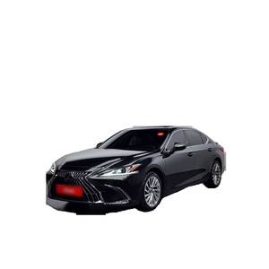 Lexus ES 2024 Luxury Plus, Estándar de Emisiones Euro V, Asientos de Cuero, Volante a la Izquierda, 2.5L, Techo Solar, 58,781 km, con Cámara Trasera - Product Image 1