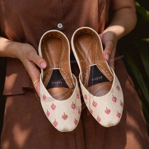 Diseño Único, Tendencia de Moda, Khussa para Mujer con Estampado Antideslizante, Ligero y Personalizable, Suministro Directo de Fábrica - Product Image 5