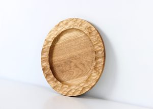 Assiette de service ronde en bois de chêne, bord texturé sculpté à la main, artisanale, pour hôtel, restaurant, OEM, sur mesure, Vietnam - Product Image 3