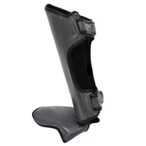 Protège-tibias en cuir multisports pour adultes Hawk, offrant une grande polyvalence, une couche extérieure durable et une protection en mousse souple. - Product Image 4