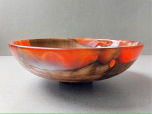 Tazón de Madera Hecho a Mano con Patrón Azul Celeste y Acabado Marmoleado Rojo Marrón, Estilo Wabi Sabi para Servir Comida en Interiores Contemporáneos - Product Image 6