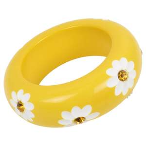 Brazalete de Resina Amarilla con Flores de Margarita Blancas Talladas, Adornado con Pedrería Dorada, Joyería Redonda de Alta Calidad, Elegante y Moderna para Mujer - Product Image 1