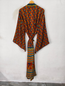 Kimono de Seda Bridal, Túnica Larga para Dormir, Cubre Traje de Baño, Hecho a Mano en India, Kimono de Sari de Seda Reciclada Vintage - Product Image 4