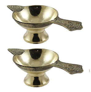 Diya de cristal y latón con tapa metálica ventilada para una llama estable y duradera. Disponible a precios de mayorista. - Product Image 3