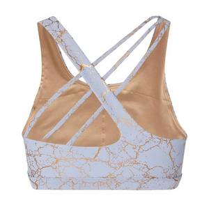 Sujetador deportivo para mujer, azul claro, con estampado de mármol dorado, estilo racerback, soporte medio, sin costuras, para yoga, estilo sin espalda - Product Image 2