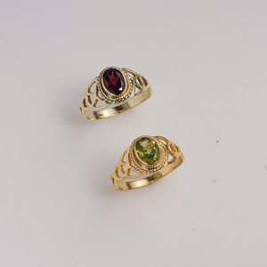 Bague en laiton avec péridot vert ovale facetté, taille fixe, élégante, sertie d'une monture marine, faite à la main, design de bijoux pour femmes - Product Image 6
