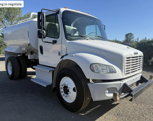 Venta al por mayor de camiones cisterna Freightliner usados de 2015 y 2016, modelo M2, con tanque de acero nuevo de 2300 galones. Envío rápido. - Product Image 3