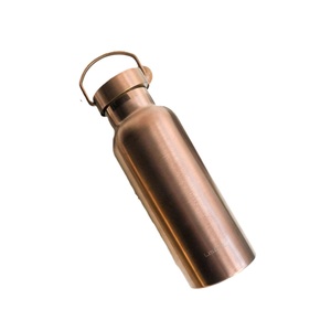 Botella de Cobre de Estilo Impresionante con Acabado Brillante, Tapa de Rosca a Prueba de Fugas, para Bebidas Ayurvédicas, Gimnasio, Fitness, Deportes, Viajes al Aire Libre - Product Image 6