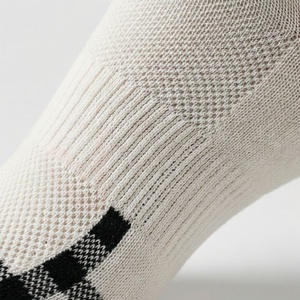 Chaussettes ras du cou pour hommes, couleur unie, tricotées, respirantes, en coton, polyester et élasthanne, pour usage quotidien en automne, style classique - Product Image 5