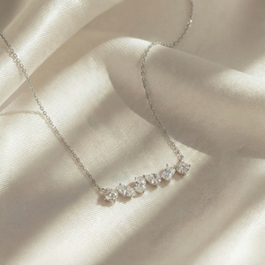 Colgante de Diamante Creado en Laboratorio de 4.050 Ct, Corte Brillante Redondo Marquise, Oro de 14K, Ligero, Pieza Única y Elegante, Suministro B2B - Product Image 1