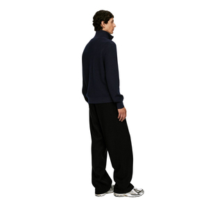 ODM/OEM Men'S Classic <b>Cable</b> <b>Knit</b> Half Zip Pullover With Stand up Collar and Warm Fabric for Elegant Winter Casual Wear - Product Image 4