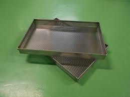 ถาดตาข่ายทรงสี่เหลี่ยมตกแต่งอย่างหรูหรา พร้อมงานแกะสลักเหล็กทำมือ ชุบสังกะสี งานฝีมือโลหะประดับตกแต่ง - Product Image 6