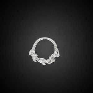 Pendiente de Aro para Piercing de Plata de Ley 925 con Baño de Oro de 14K, Diseño de Hoja, con Circonita Cúbica, para Septum, Daith y Helix - Product Image 2