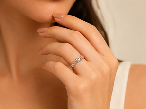 Anillo de Compromiso con Diamante Solitario Cultivado en Laboratorio |   Oro Rosa |   Anillo Halo Oculto con Pavé |   Anillo de Compromiso para Mujer - Product Image 2