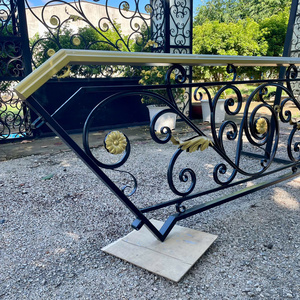 Découvrez des rails d'escalier élégants en fer forgé de qualité supérieure conçus pour la durabilité, la sécurité et la beauté architecturale intemporelle - Product Image 3