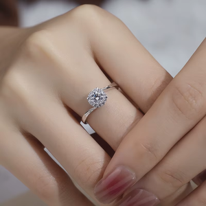 Bague de fiançailles en platine avec diamant rond taille brillant et serti halo, style classique, pour femme, certifiée IGI - Product Image 3