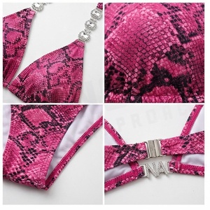 Ensemble bikini 2 pièces rose à imprimé animal, col halter, bordure en strass, bas string, maillot de bain pour femmes - Product Image 4