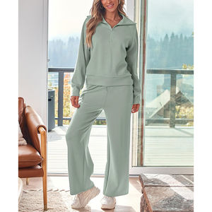 Conjunto Deportivo de 2 Piezas para Mujer con Logotipo Personalizado: Pantalones Anchos y Sudadera con Cierre de Media Cremallera - Product Image 4