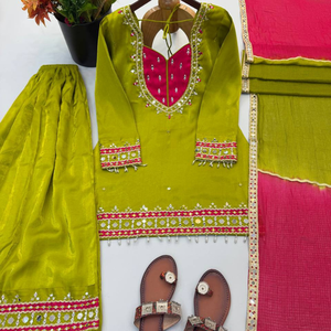 Traje Palazzo de Cristal Romano con Bordado de Espejo y Dupatta con Estampado Kota de Aarika Textile - Product Image 6