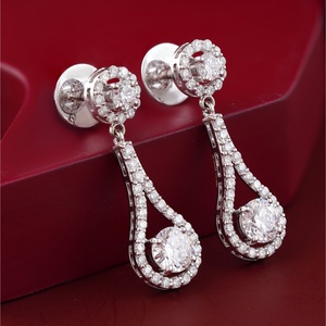 Pendientes Colgantes de Oro Blanco de 14K con Diamante Redondo de Laboratorio de 3.72 CT, Estilo Elegante y Lujoso - Product Image 3