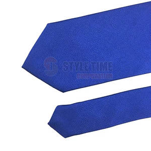 Cravate maçonnique de luxe avec texture satinée lisse, bords soignés et style formel traditionnel pour les occasions spéciales - Product Image 2