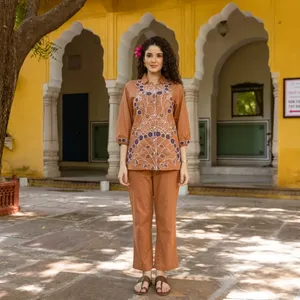 Ensemble bohème pour femmes en coton brodé floral avec col rabattu, manches trois quarts, pantalon ample, tenue printemps été - Product Image 3