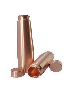 Bouteille d'eau en cuivre de style moderne et élégant de 950ml, verres en métal écologiques avec couvercle élégant combinant style et bien-être - Product Image 1