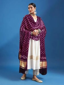 Dupatta Bandhani Designer en Soie Gajji Fait Main Teintée à la Main pour Tenue de Fête - Product Image 5