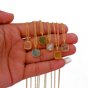 สร้อยคอประดับพลอยชุบทองทำด้วยมือและจี้สี่เหลี่ยมสีฟ้าเทอร์ควอยซ์ - Product Image 6