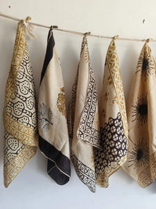 Foulard carré ethnique en coton fait main Naaz Textile, imprimé floral floqué à la main, ensemble cravate et bandeau pour le cou, doux pour la peau, idéal pour l'été - Product Image 3