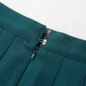 Jupe plissée mini pour femme, couleur unie, satin, taille normale, à porter toute l'année - Product Image 4