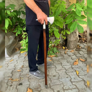 Hacha Profesional para Leña de Exterior con Cabeza de Corte de Metal Resistente y Mango Ergonómico para Camping, Silvicultura y Carpintería - Product Image 6