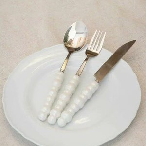 Ensemble de couverts de luxe en acier inoxydable avec manche en résine, cuillère, fourchette, couteau, pour fêtes, réutilisable, compatible lave-vaisselle - Product Image 1