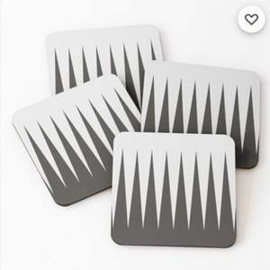 Juego de Posavasos de Cuero PU Impermeable con Soporte |   Tapetes de Protección para Escritorio Modernos Antiarañazos, Posavasos de Resina Duraderos para Cafeterías - Product Image 4