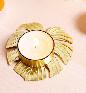 Porte-bougie en métal en forme de feuille améliore l'ambiance sans nécessiter d'électricité, le métal fait de lui un objet de décoration fiable. - Product Image 1