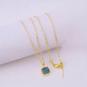 Collier pendentif carré émeraude naturelle plaqué or fait à la main bijoux en pierres précieuses vertes à la mode - Product Image 3