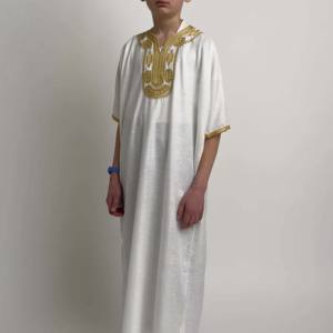 Thobe Caftán Islámico para Niños Musulmanes del Medio Oriente, Hecho en Pakistán, Cuello Alto, Tallas Grandes, Manga Larga, Estilo Modesto y Urbano - Product Image 2