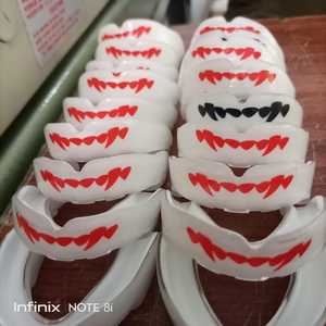 แผ่นป้องกันฟันคุณภาพสูง ผลิตตามสั่ง หลายสี ทำจากวัสดุ PVC เป็นมิตรกับสิ่งแวดล้อม สำหรับกีฬามวย รักบี้ ฟุตบอล MMA คาราเต้ และศิลปะการต่อสู้ - Product Image 4