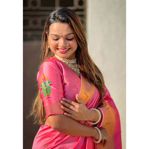 ผ้าไหมพิธานีแบบดั้งเดิมพิเศษ สีชมพูอ่อน พร้อมลายปักดิ้นทอง วิธะลา ก็อด เสื้อผ้าอินเดียและปากีสถาน ผ้าทอชั้นดี น้ำหนัก 650 กรัม - Product Image 4