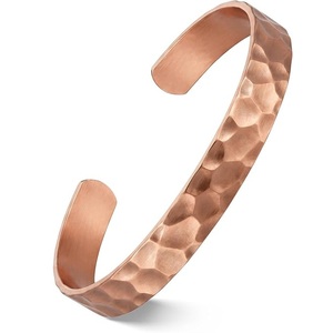 Bracelet en cuivre poli brillant, minimaliste, artisanal, martelé, à vendre - Product Image 3