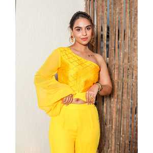 Combinaison jaune moutarde à paillettes taille XS en tissu de chiffon - Product Image 1