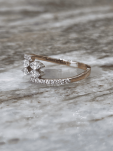 Élégante bague ouverte en diamant de laboratoire 0,38 ct taille marquise, bicolore or rose, sertie pavé, certifiée IGI, bijoux de luxe - Product Image 3